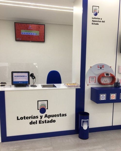 Panelado de paredes, mostrador de Juegos, cajetines, pasamonedas, pegatinas........